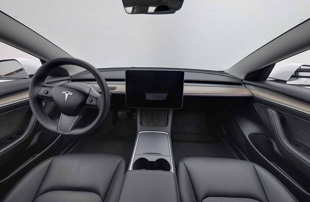 Tesla Model 3 Standard Range Plus Refresh AP Pano V-Hjul
