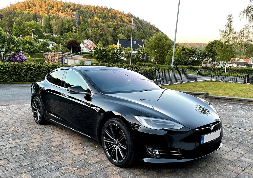 Tesla Model S 100D Premium Panorama EAP MOMS Uttag dec17 CCS