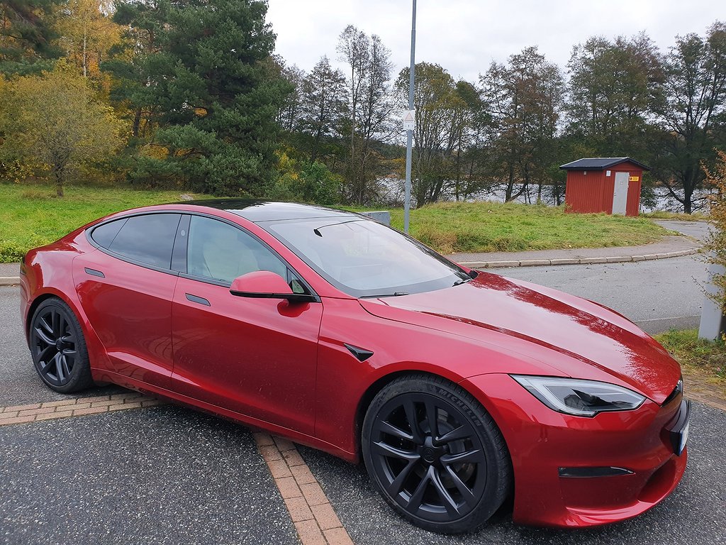 Tesla Model S LONG RANGE Ultra Red *MOMS* 21tum Kräm Yoke