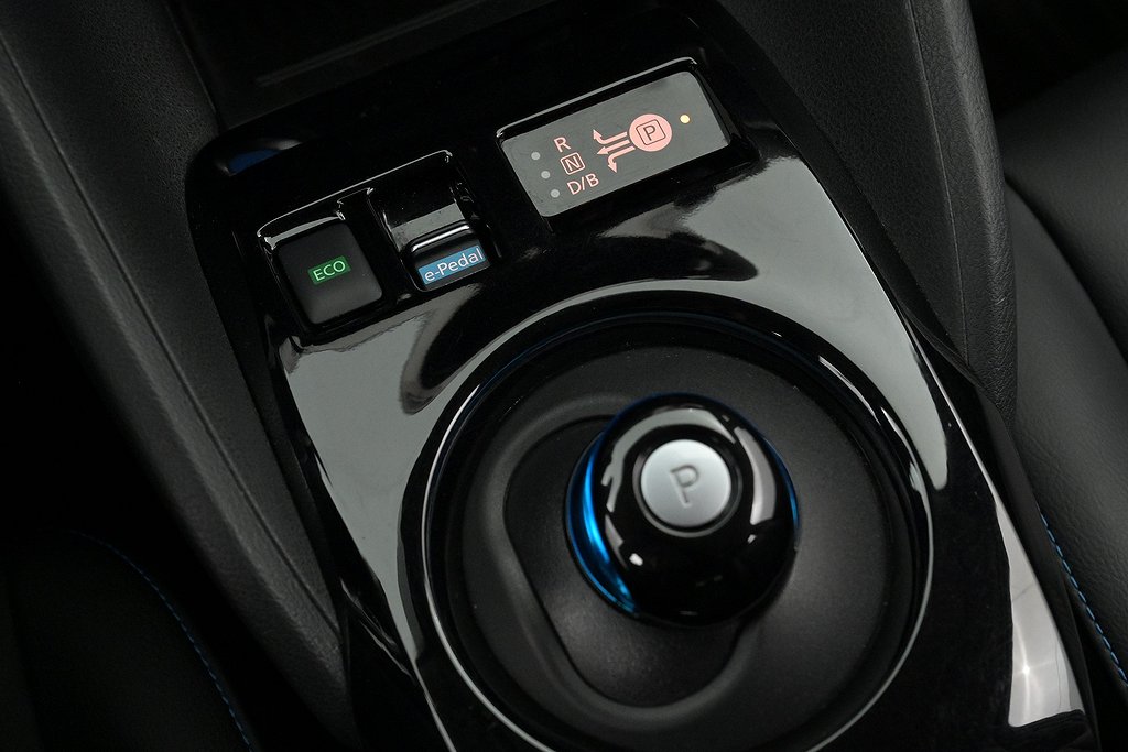 Nissan Leaf 40 kWh Tekna Läder BOSE Keyless 360° V-Hjul