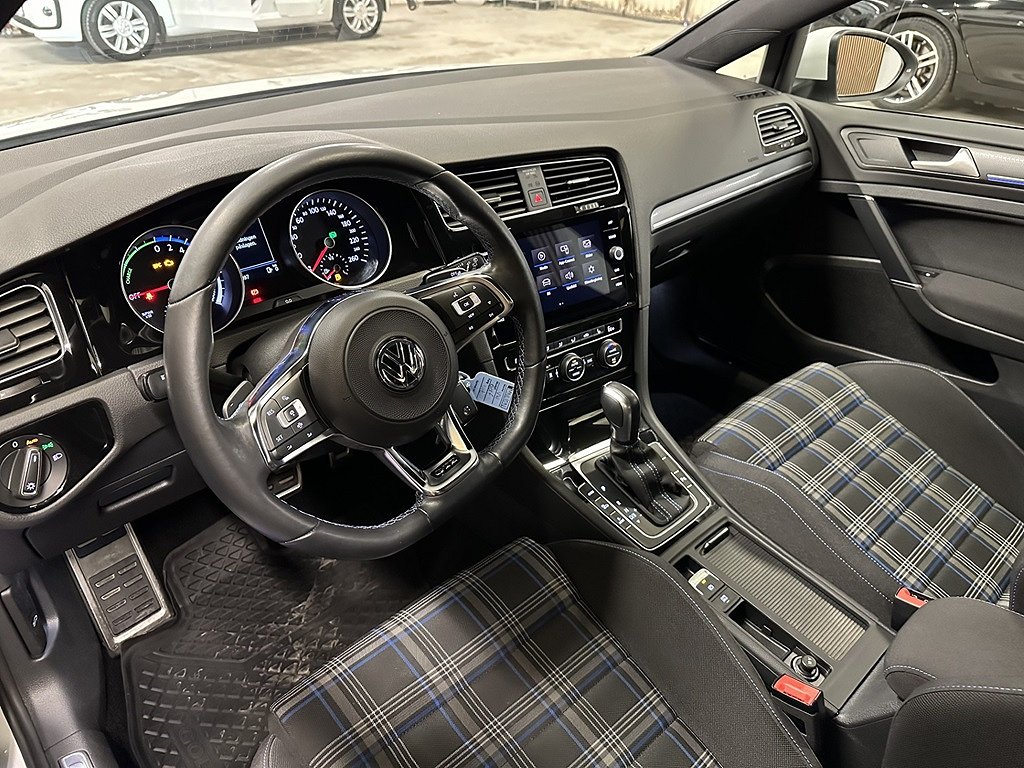Volkswagen Golf GTE 204HK Plugg-In Hybrid Värmare