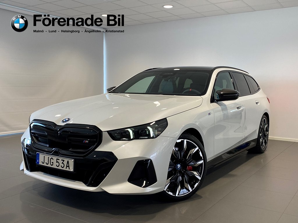 BMW i5 M60 xDrive Touring M Sport Pro Drag Pano B&W