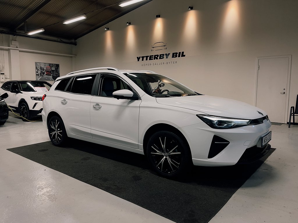 MG 5 Long Range 61.1 kWh Kamera Carplay Luxury 4,95% Ränta!