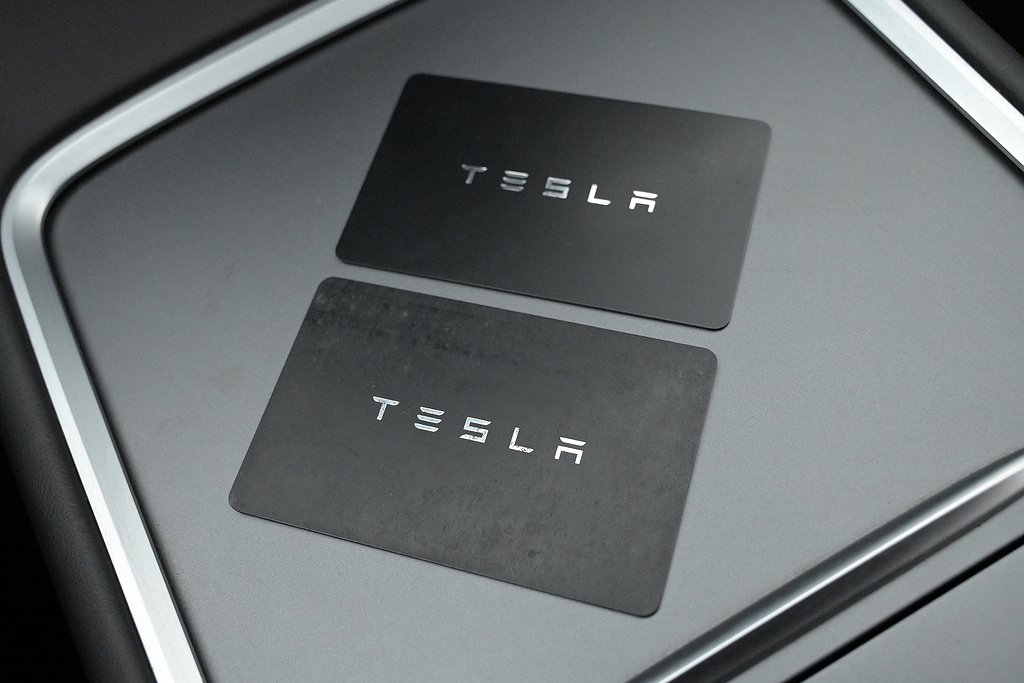 Tesla Model Y Long Range AWD Autopilot Pano V-Hjul