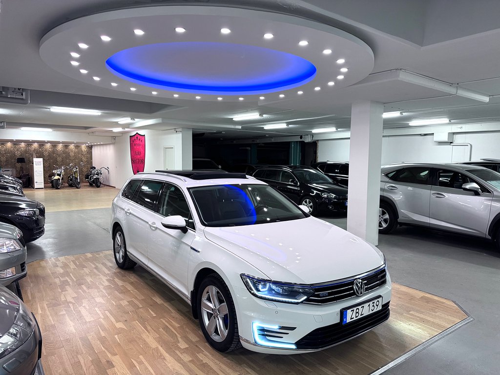 Volkswagen Passat Variant GTE 1.4 TSI GTE se utrustningen!