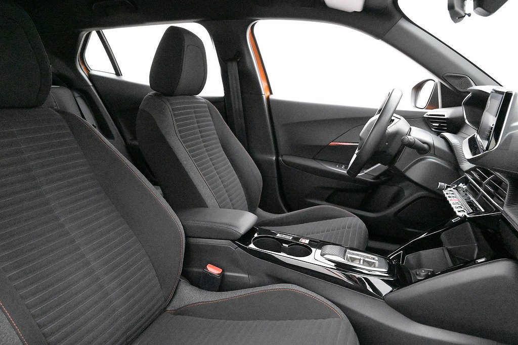 Peugeot E-2008 Active Pack Lane Assist CarPlay 4,99% V-hjul