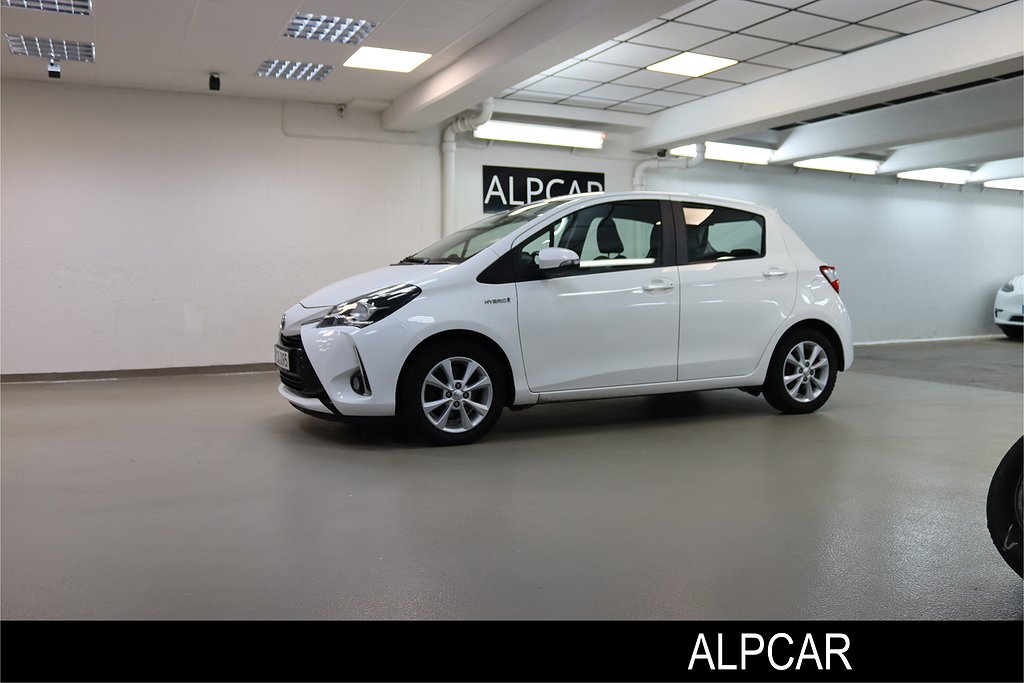 Toyota Yaris HSD 1.5  MOTOR OCH KUPEVÄRMARE NYSERVAD V-HJUL