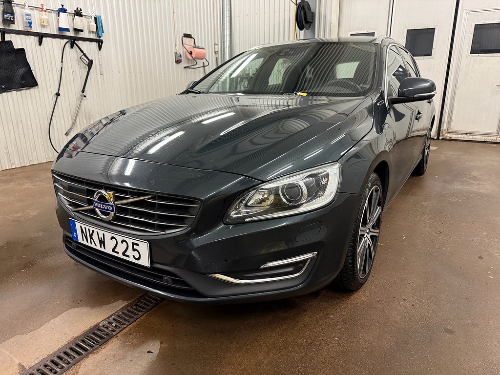Volvo V60 D5 Plug-in Hybrid AWD Classic Summum