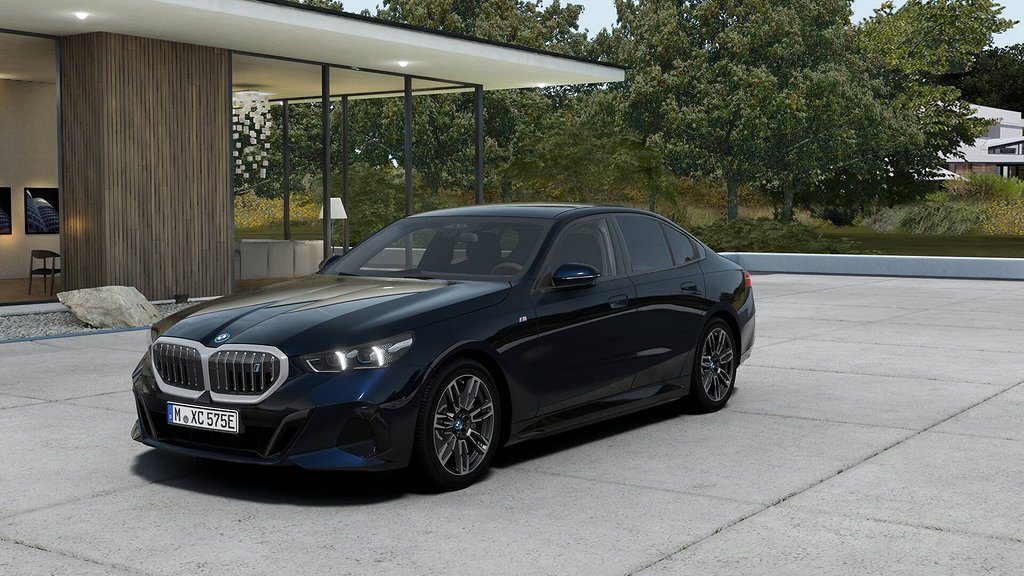 BMW i5 xDrive40 Sedan M-Sport H/K Rattvärme Backkamera Drag