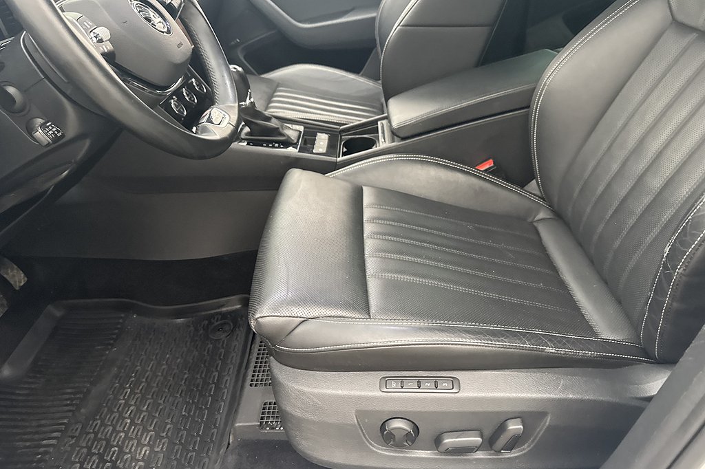 Skoda Superb iV Plug-in Hybrid 218hk L&K Pano PVärm Drag 360