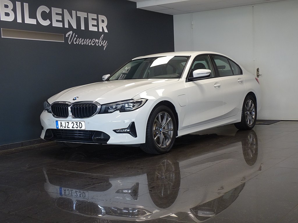 BMW 330e Sedan Sport line CONNECTED Navi Drag