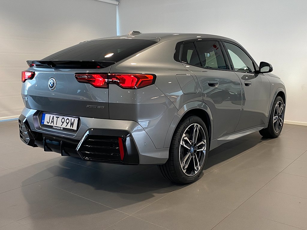 BMW iX2 xDrive30 M-Sport Parking Assistant Rattvärme Drag