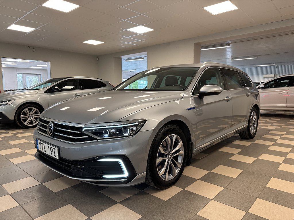 Volkswagen Passat GTE Plug-in Cockpit Bränslev. Navi Drag 218 Hk Sportkombi