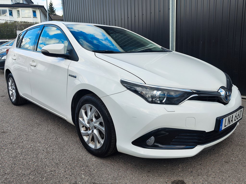 Toyota Auris 1.8 Hybrid 136hk e-CVT Lågmil / 2-ägare / Kamera