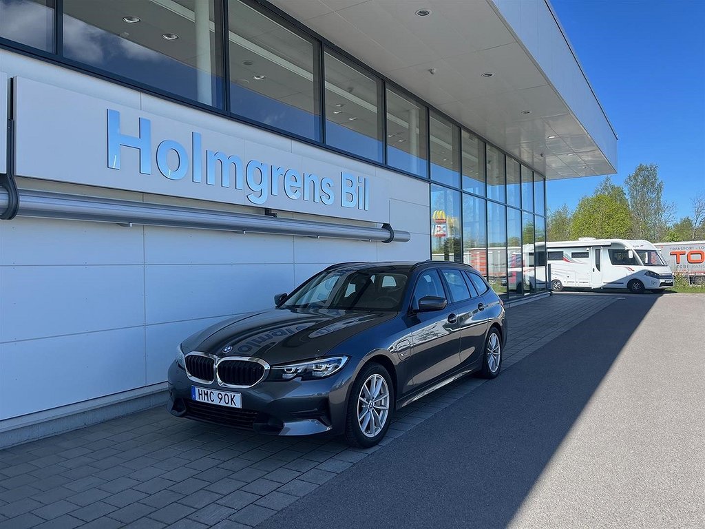 BMW 330e Touring Model Sport Navi PDC LED Drag 3,95% ränta