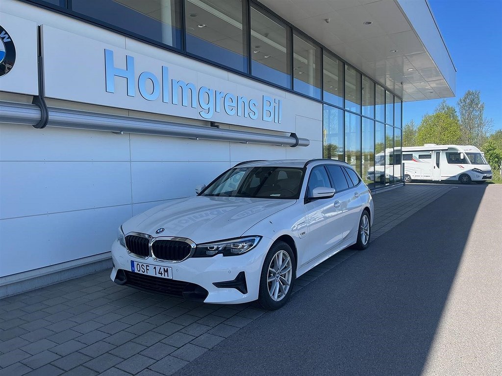 BMW 330e xDrive Touring Model Sport Navi HiFi Rattvärm 3,95% ränta