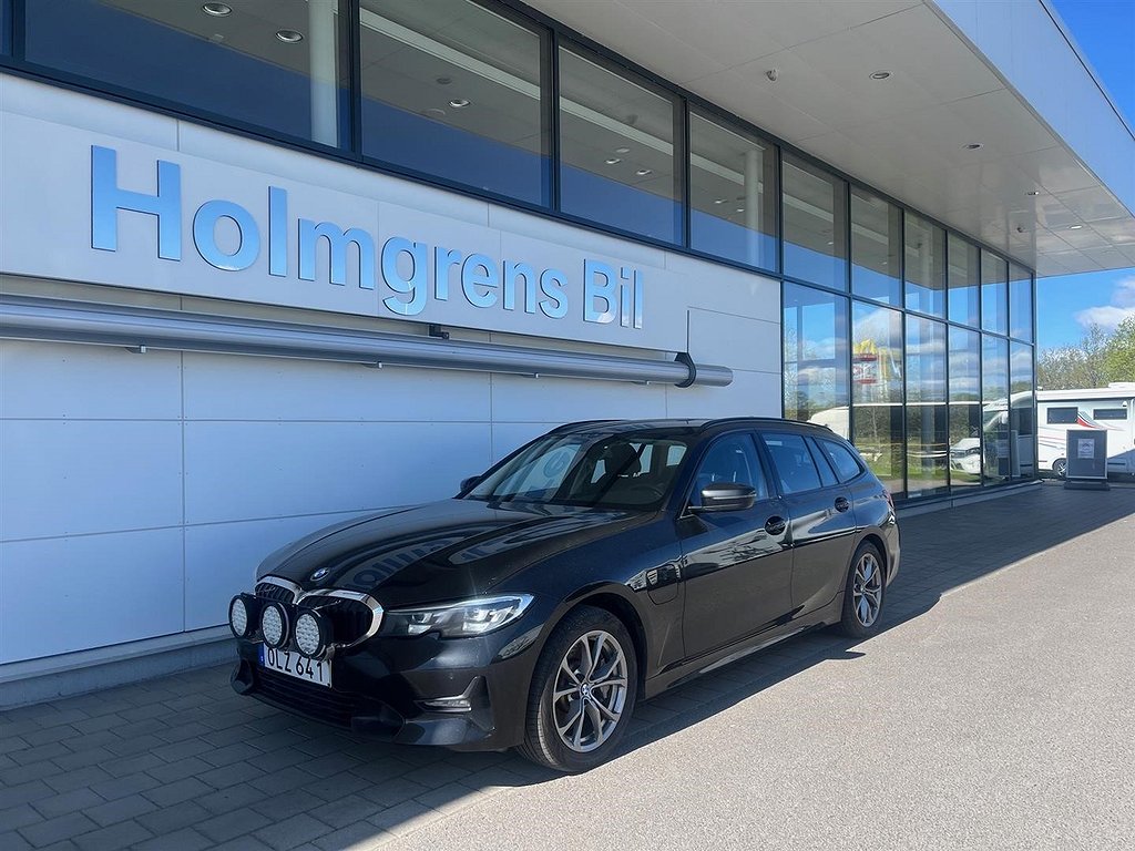 BMW 330e xDrive Touring Model Sport Navi PDC LED Drag 3,95% ränta