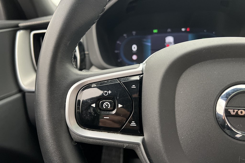 Volvo XC60 Recharge T6 AWD LongRange R-Design Pano Drag