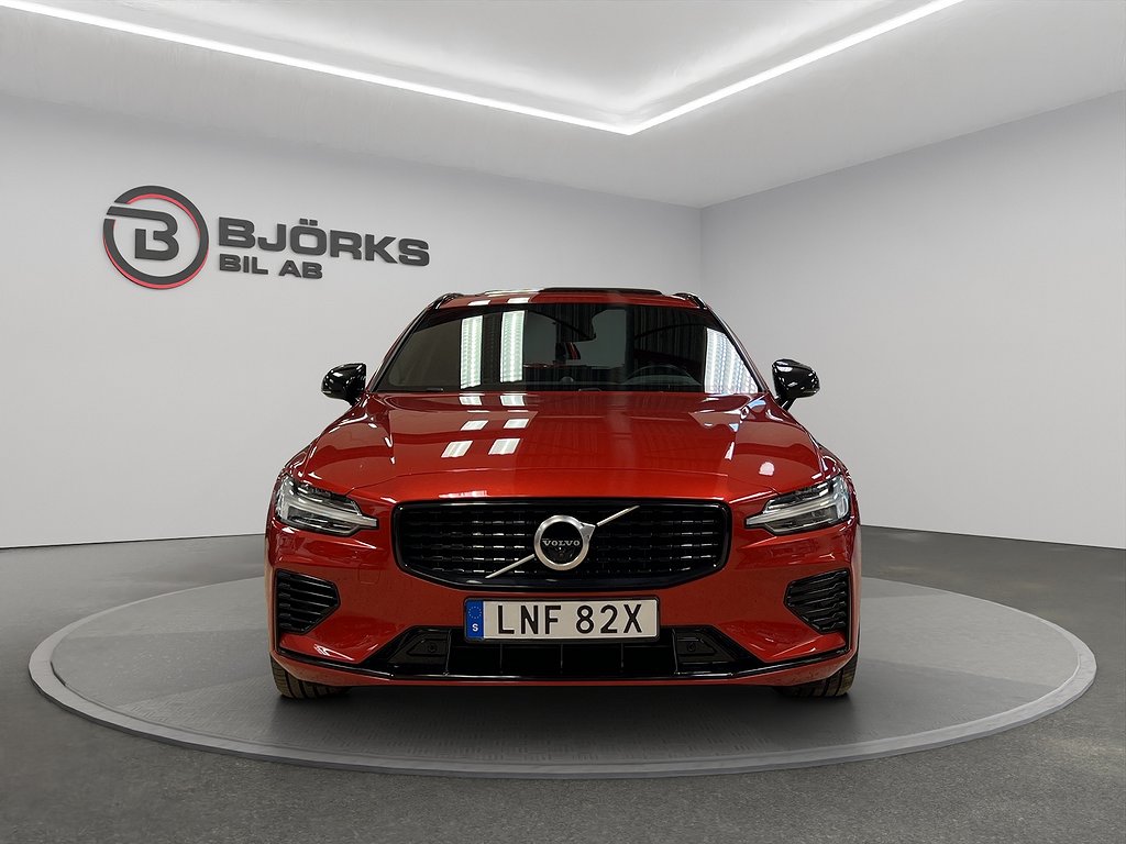Volvo V60 Recharge T8 AWD R-Design B&W HeadUp Pano Se Spec