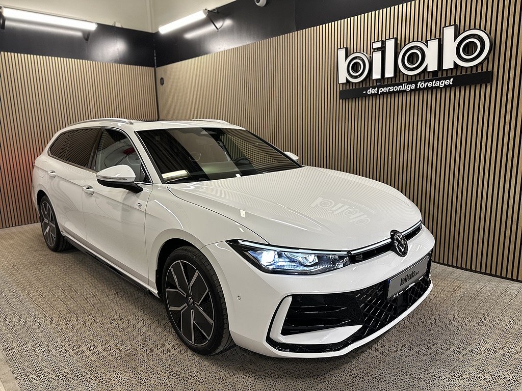 Volkswagen Passat R-LINE 1.5 TSI EHYBRID 272HK full utrustad