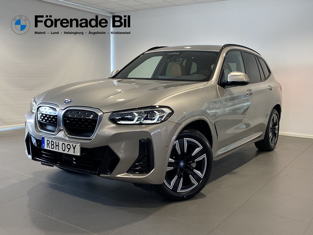 BMW iX3 Charged Paket Sätesminne Pano Farth. Backkamera Drag