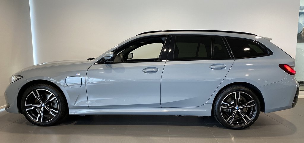 BMW 330e Touring M-Sport Rattvärme Farth Backkamera Drag
