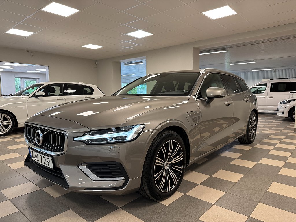 Volvo V60 Recharge T6 AWD B-Kamera CarPlay Navi  Drag Geartronic