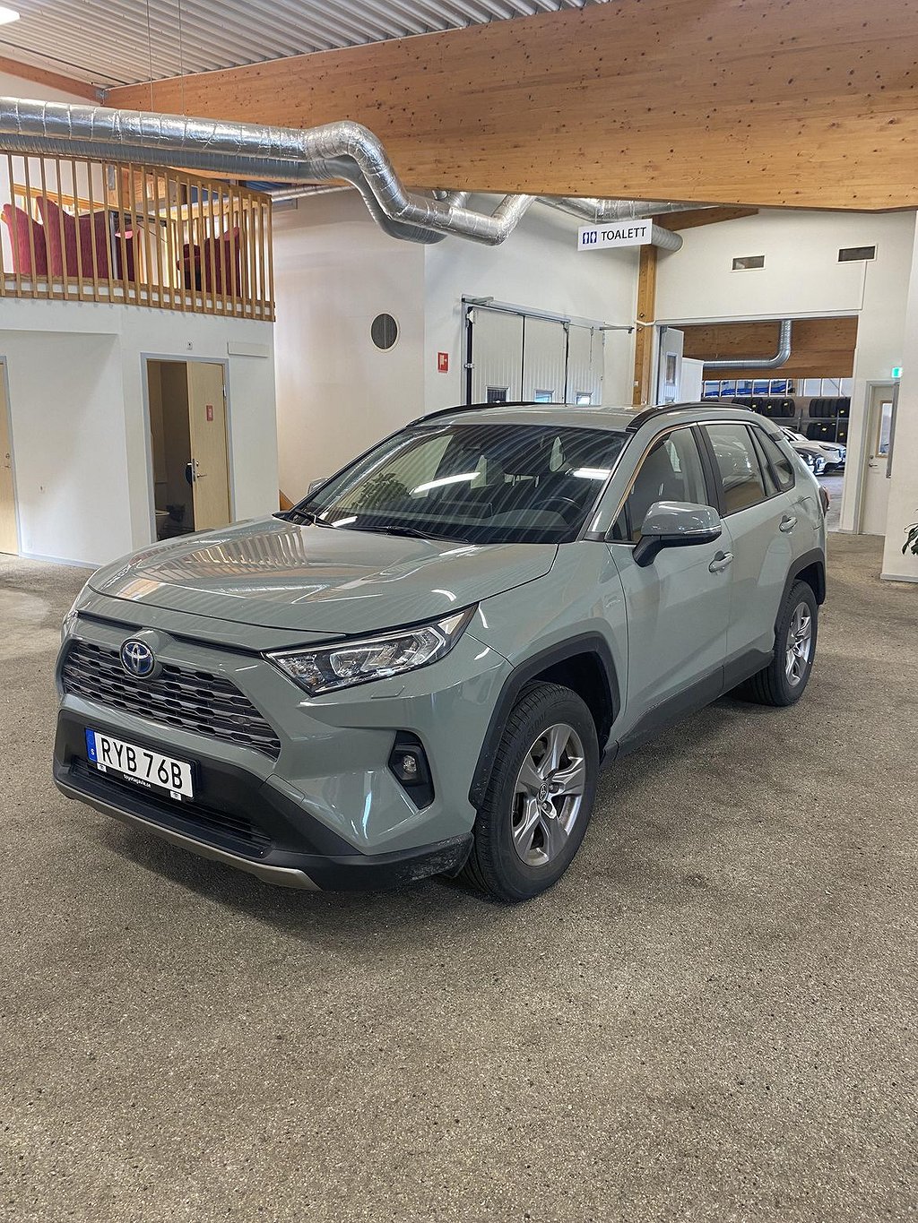 Toyota RAV4 Hybrid AWD-i Active Komfortpaket | Vinterhjul