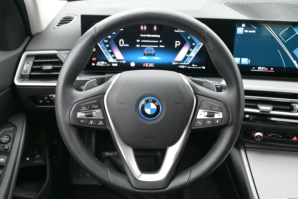 BMW 330e xDrive Touring Kamera Adap.Farth Navi LED V-Hjul