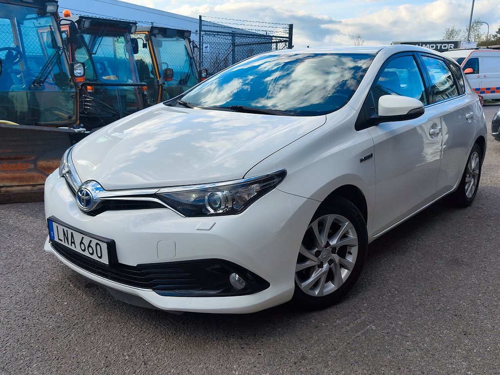 Toyota Auris 1.8 Hybrid 136hk e-CVT Euro-6 / Backkamera S&V
