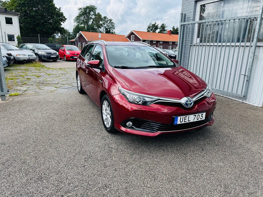 Toyota Auris HYBRID TOURING SPORTS ACTIVE / 5000Mil