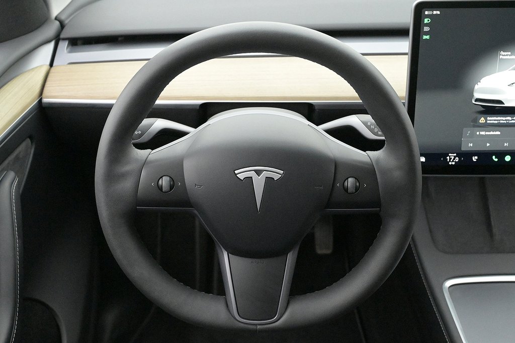 Tesla Model Y Standard Range RWD Autopilot Pano Drag