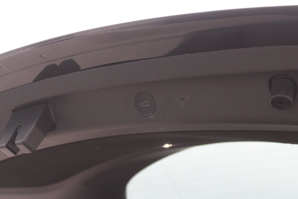 Tesla Model Y Long Range AWD Drag 20″ Moms Sv.Såld
