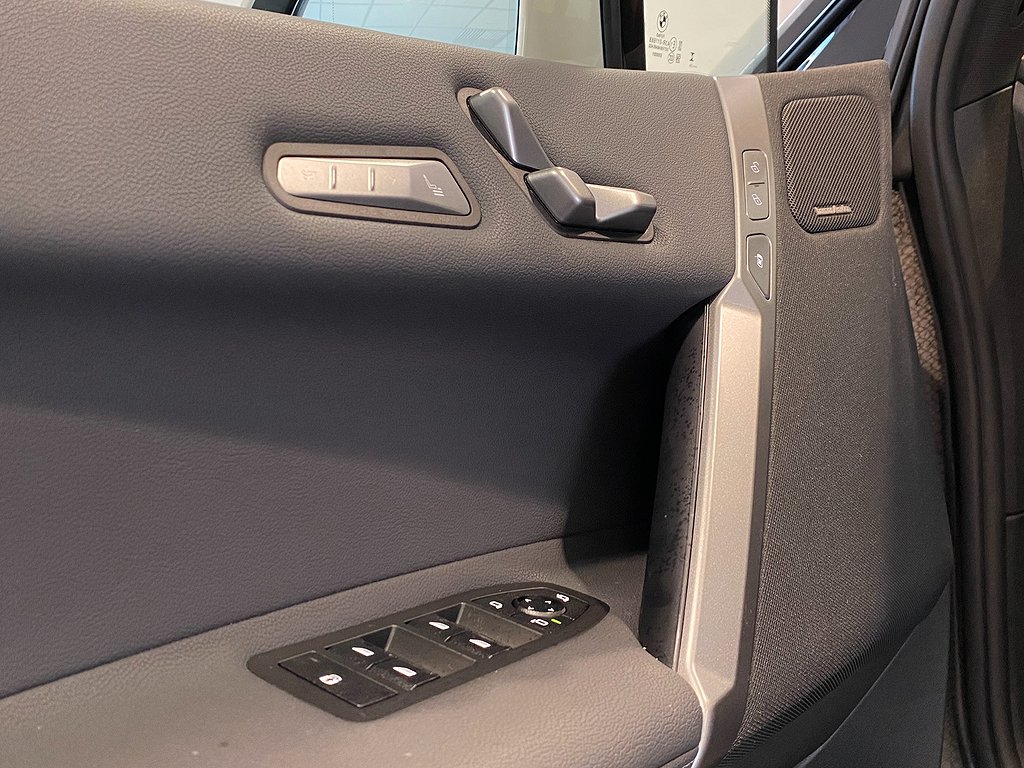 BMW iX xDrive60 Fully Charged M-Sport H/K Drag Fri Service*