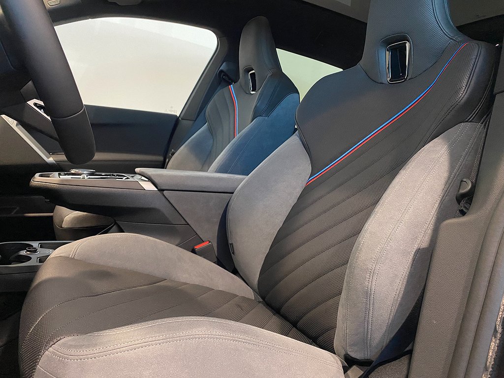 BMW iX xDrive60 Fully Charged M-Sport H/K Drag Fri Service*