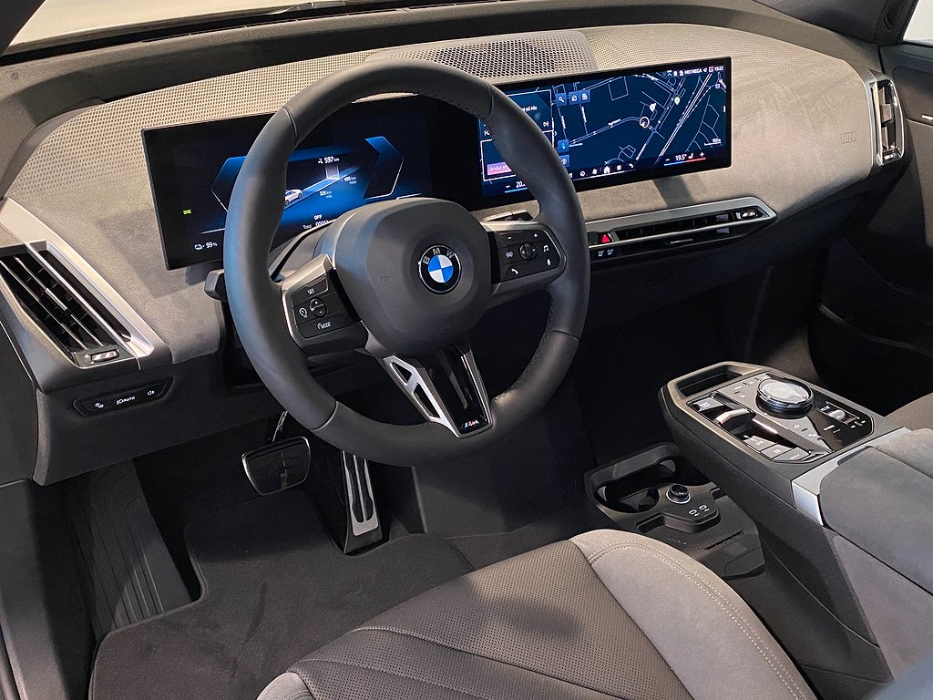 BMW iX xDrive60 Fully Charged M-Sport H/K Drag Fri Service*