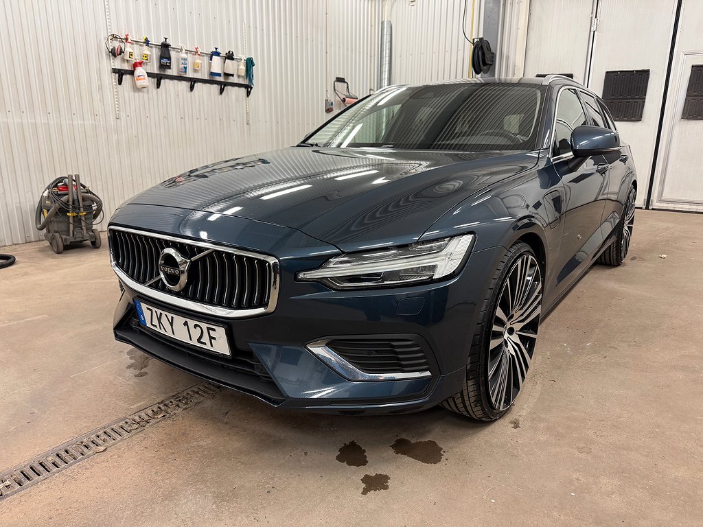 Volvo V60 Recharge T6 AWD “22tum Fälgar”
