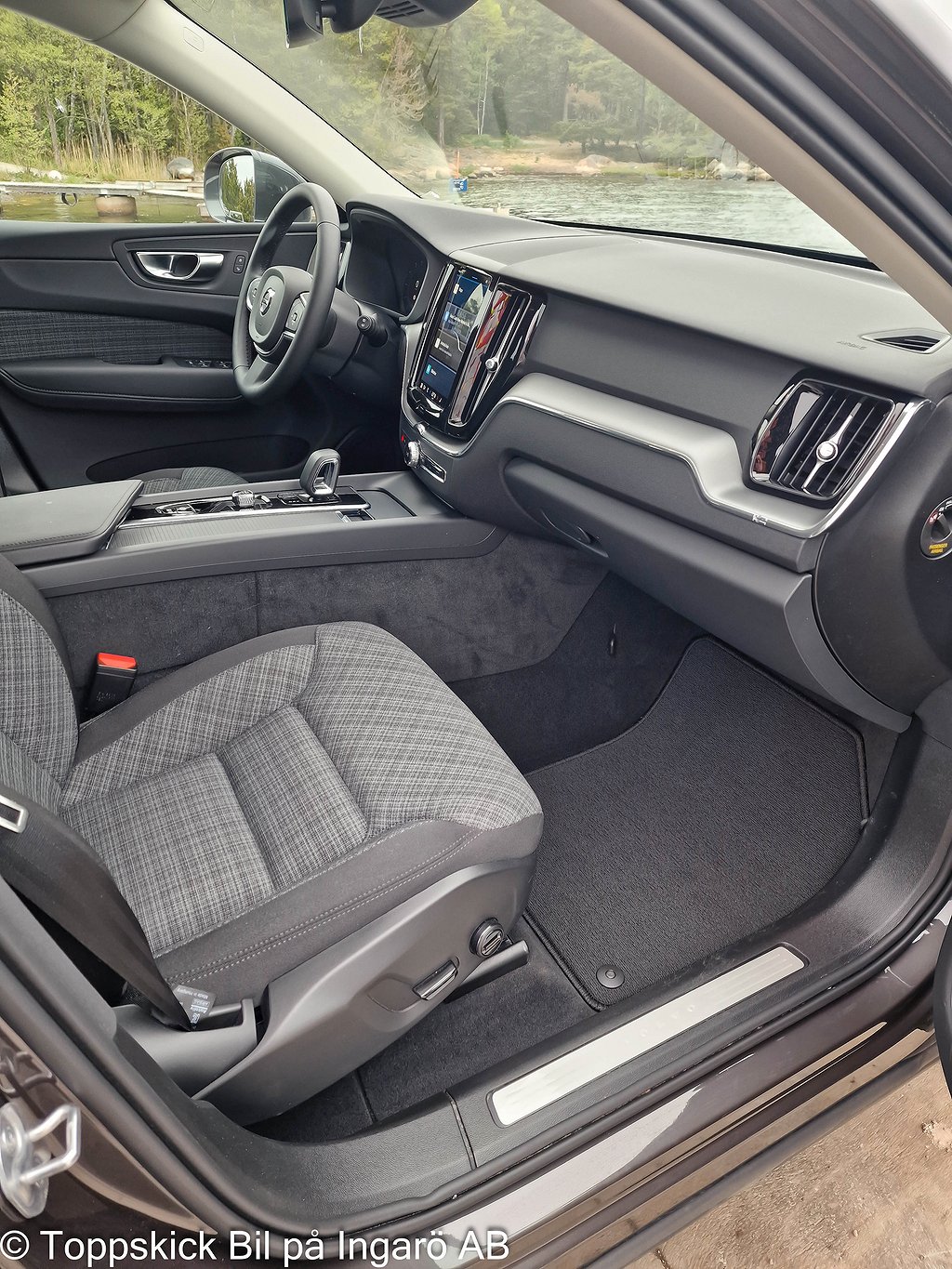 Volvo XC60 Recharge T6 AWD Core Ed. Panorama 360 SoV-hjul