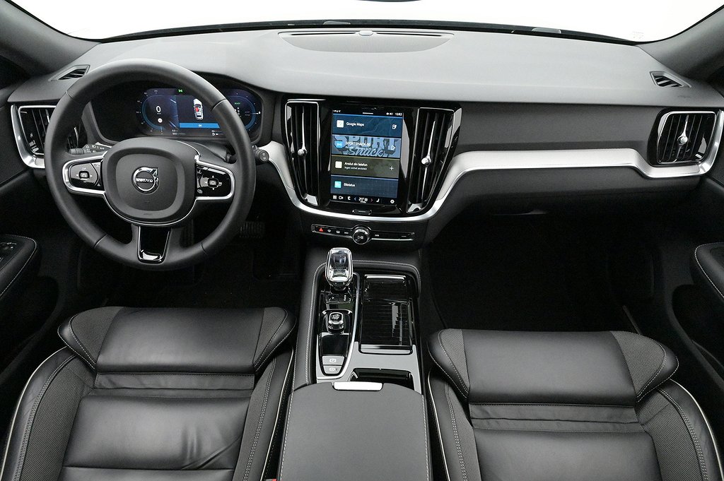 Volvo V60 Recharge T6 AWD Plus Dark Pano Kamera Navi Drag