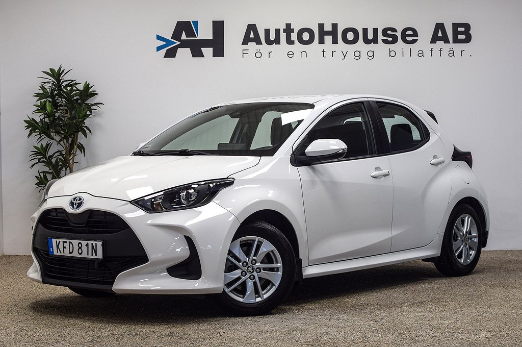 Toyota Yaris Hybrid Active-paket Backkamera CarPlay Värmare