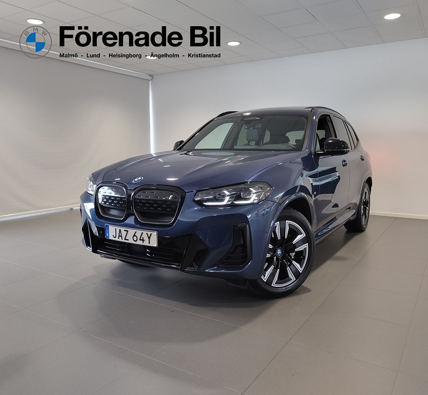 BMW iX3 Charged Paket Adaptiv Farth Pano Sätesminne Drag