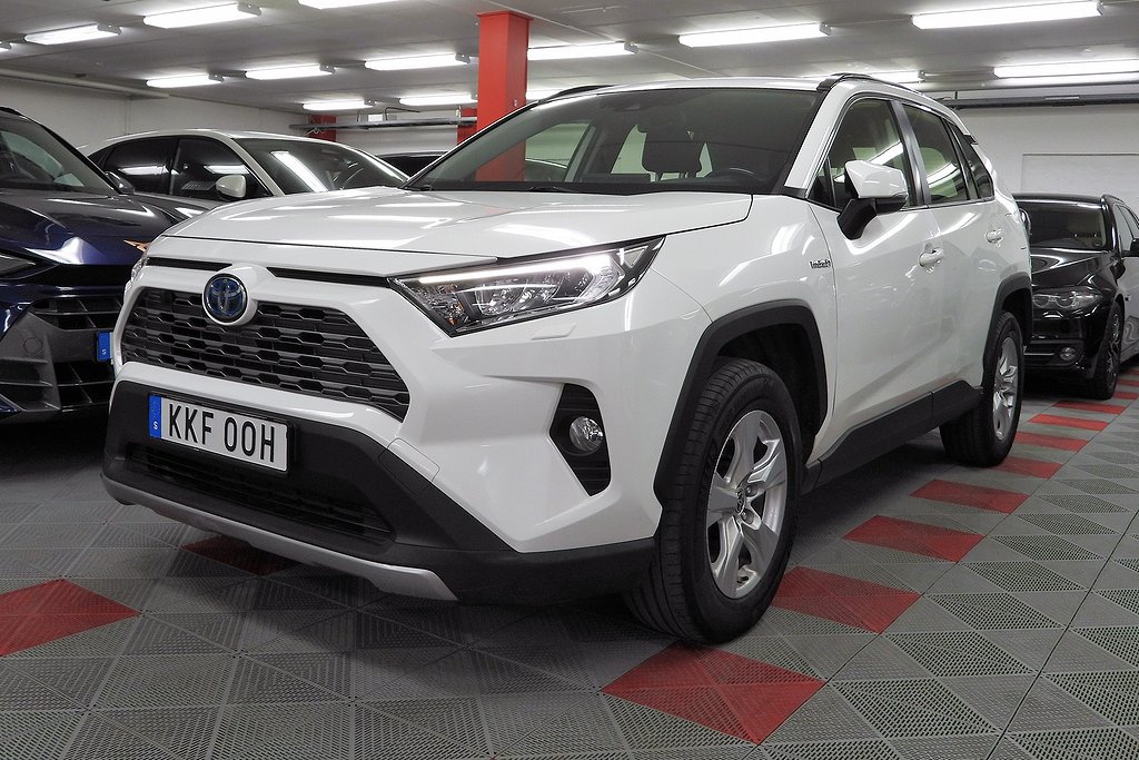 Toyota RAV4 Hybrid AWD-i E-CVT Active SoV Hjul MoK Värmare