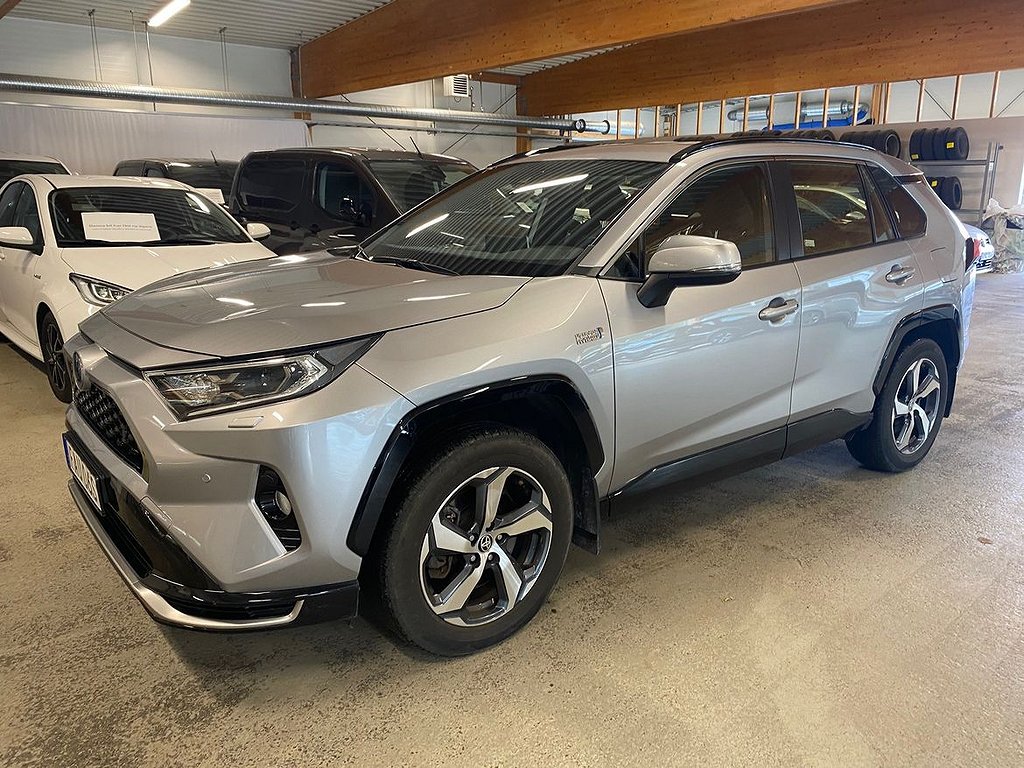 Toyota RAV4 Laddhybrid 2,5 Plug-in Hybrid AWD-i | Vinterhjul | Dragkrok | Mo