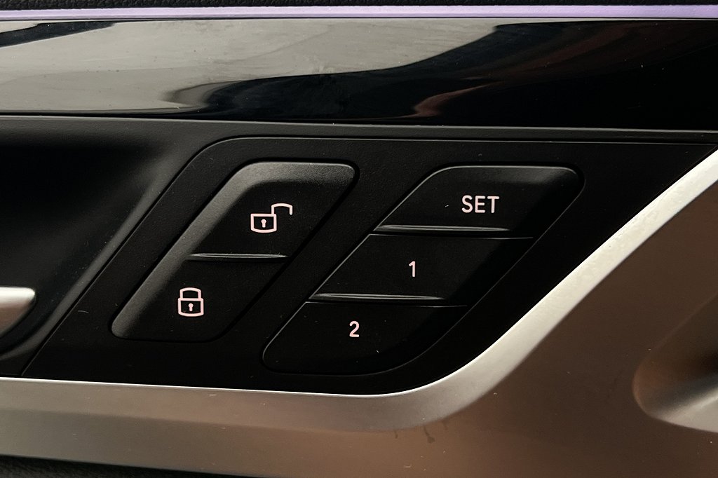 BMW iX3 286hk Charged Pano Kamera Drag Skinn CarPlay MOMS