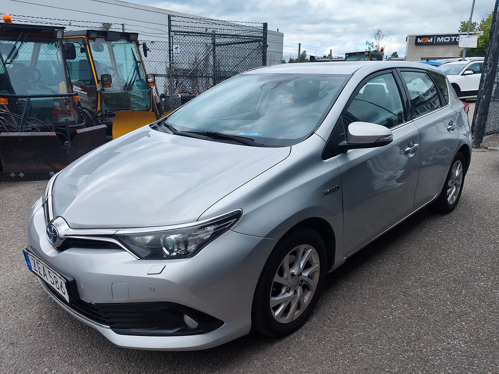 Toyota Auris 1.8 Hybrid 136hk e-CVT / B-kamera / Nyservad