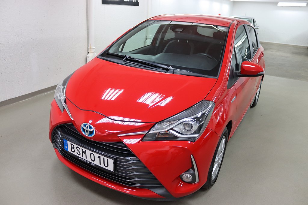 Toyota Yaris HSD Y20 SOMMAR OCH VINTERDÄCK