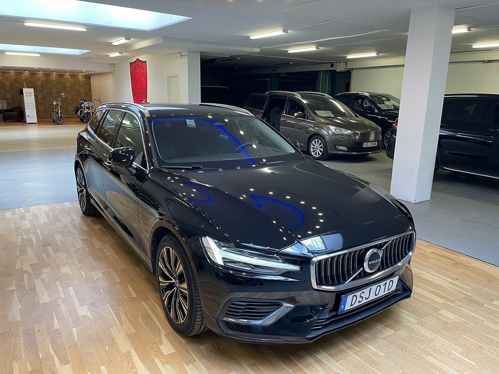 Volvo V60 Recharge T6 AWD Geartronic Core Edition