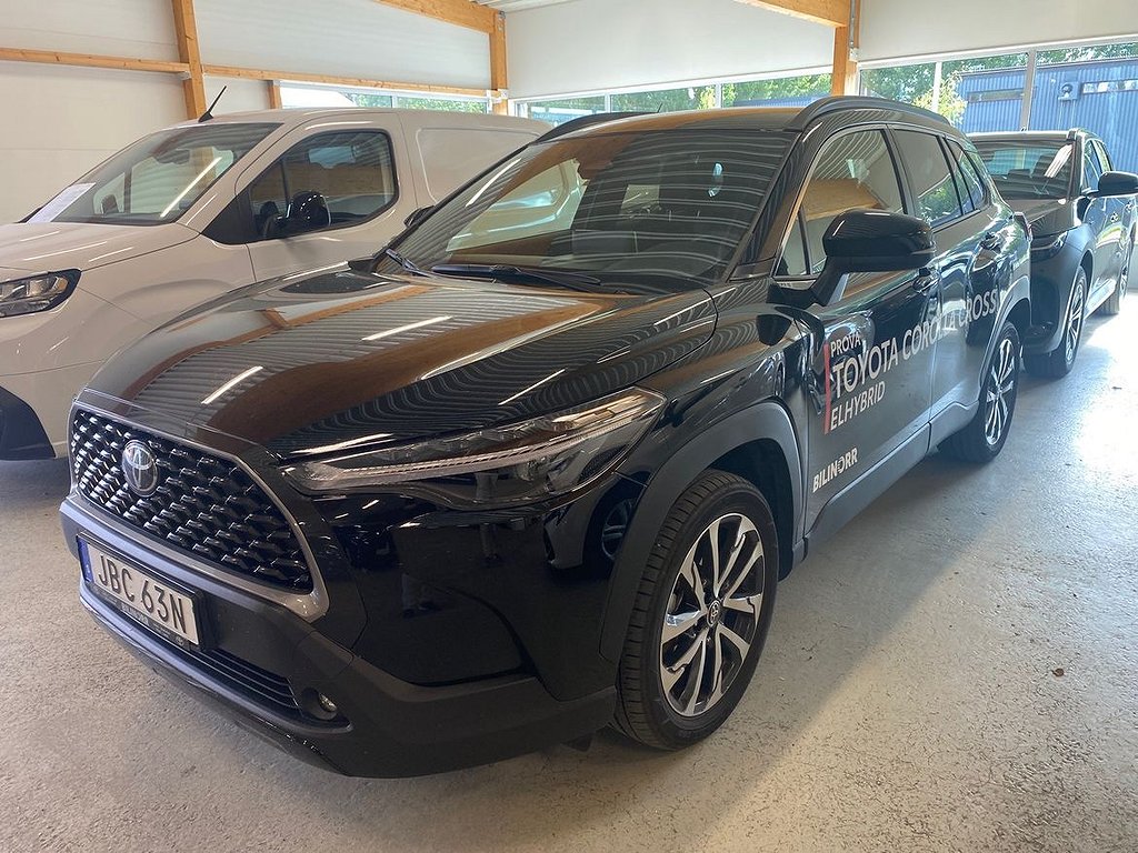 Toyota Corolla Cross Hybrid AWD-i 2,0 Executive Skinnklädsel | Vinterh…