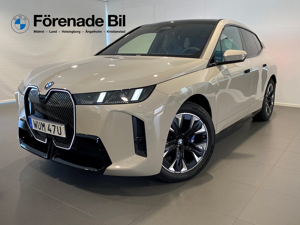 BMW iX xDrive60 Fully Charged M-Sport H/K Drag Fri Service*