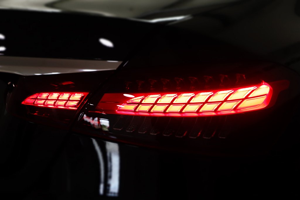 Mercedes-Benz E 300 e AMG Burmester Värmare MOMS Lågamil